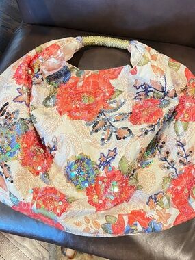 EMBELLISHED LIGHTWEIGHT TOTE